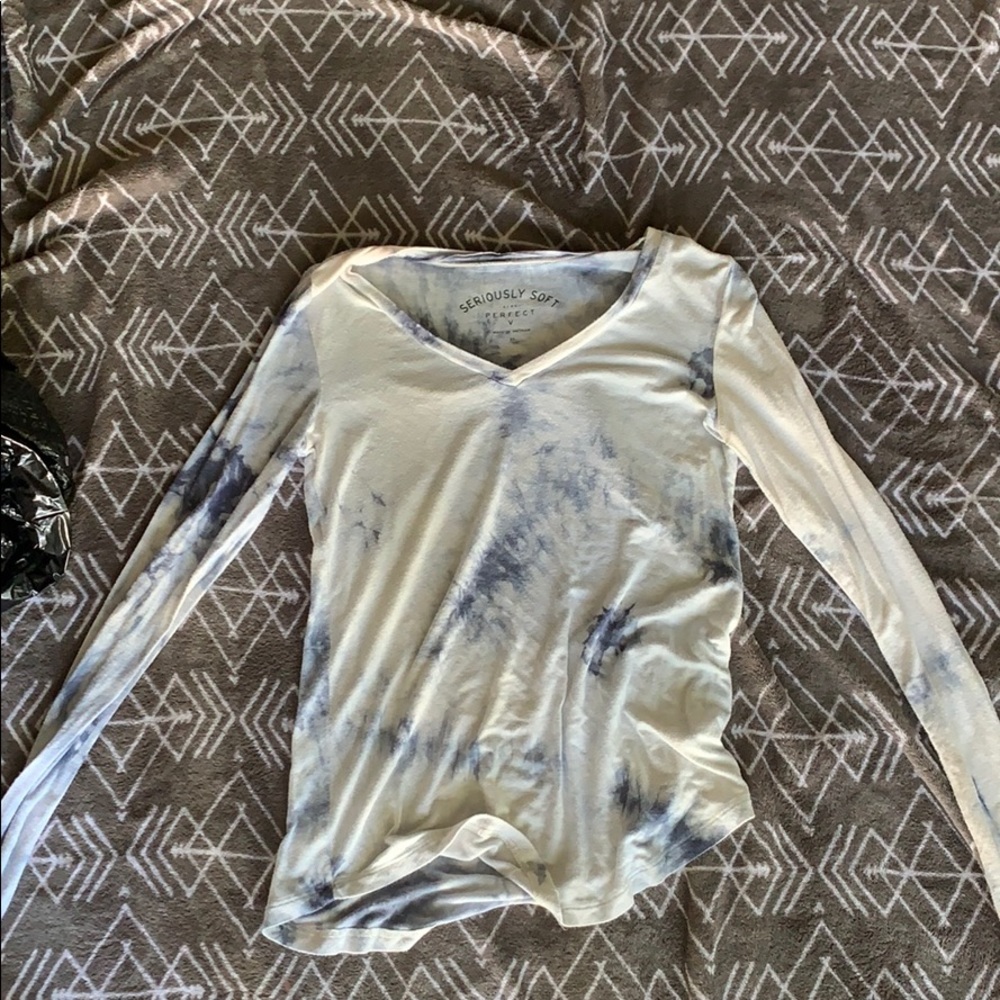 long sleeve blue and white tie dye shirt